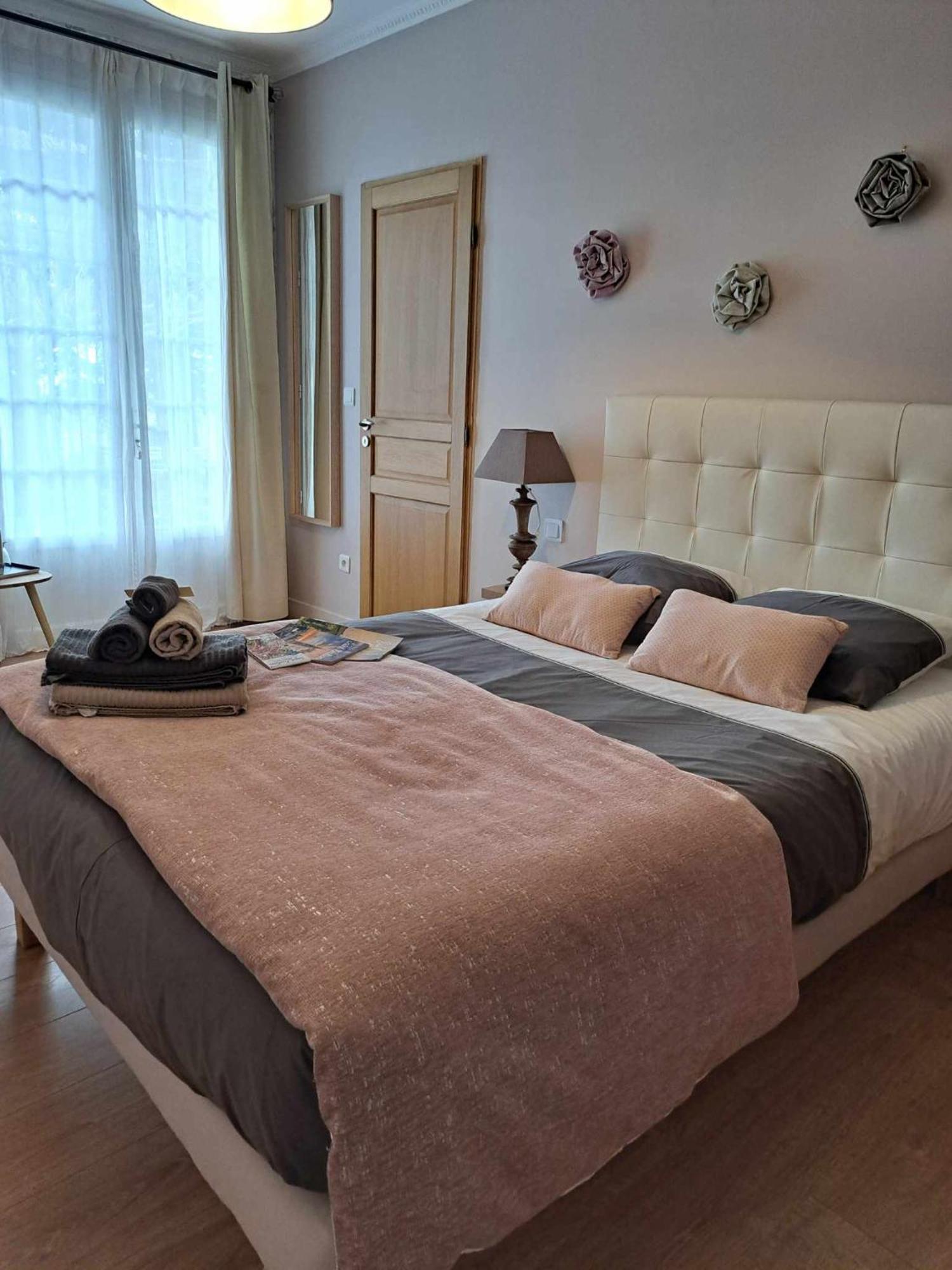 A L'Ombre De La Treille -Proche Saint-Emilion Bed & Breakfast エクステリア 写真