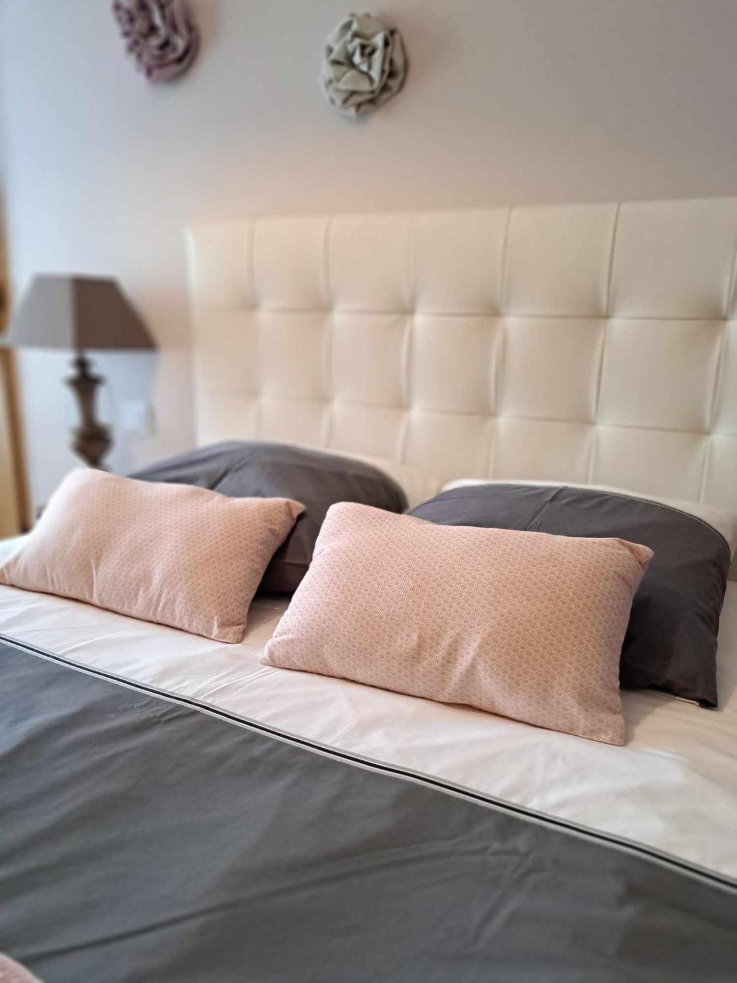 A L'Ombre De La Treille -Proche Saint-Emilion Bed & Breakfast エクステリア 写真